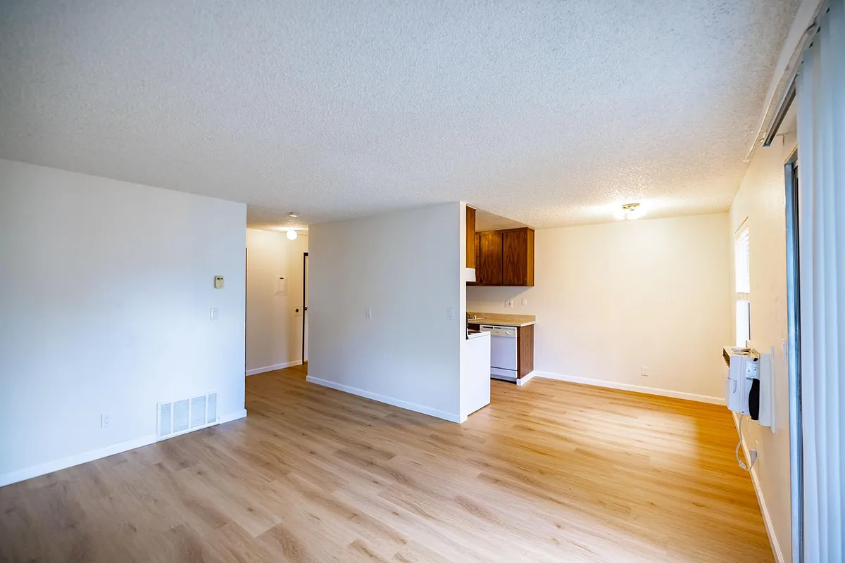 Building Photo - 4604 Neil Rd #158