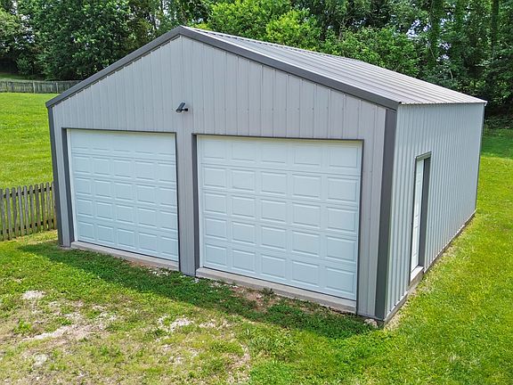 3rd image of 303 Oakview Dr
