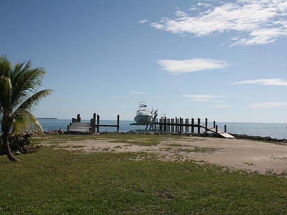 3rd image of 825 E Shore Dr