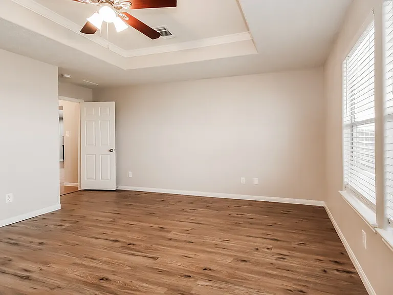 21619 Kingston Terrace Ln — Photo 13