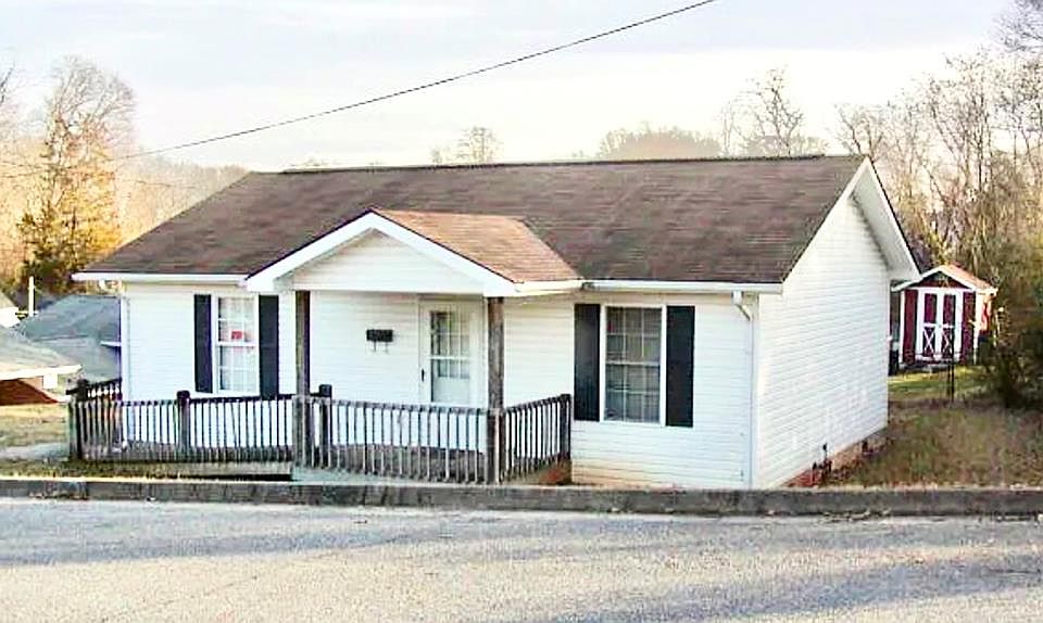 1st image of 903 B St