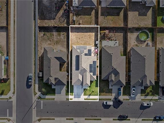 4th image of 400 Choke Canyon St