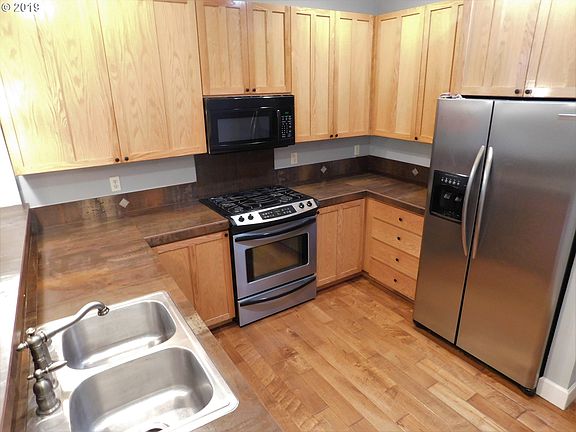 3rd image of 10812 NE 53rd Ct