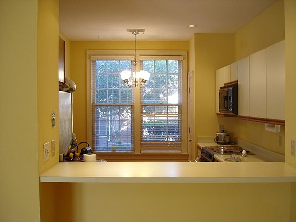 Kitchen (microwave, oven)