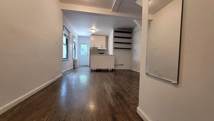 Rented by Delmark Realty LLC | media 38