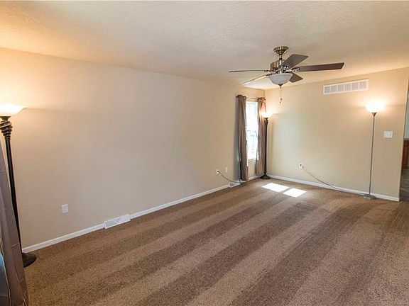 4th image of 2710 Mary St