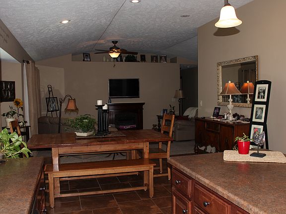 4th image of 109 E Christopher Cir