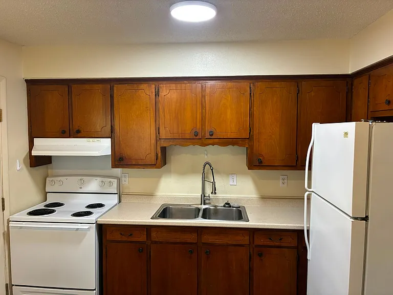 292 W Claiborne St — Photo 21