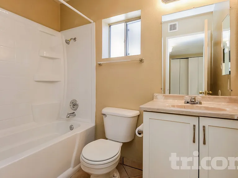 102 W Ivyglen St — Photo 14