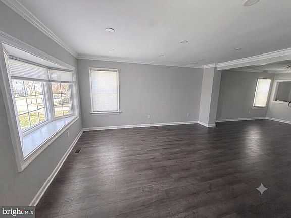 4th image of 831 Hamel Ave