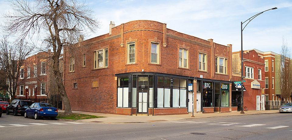 1st image of 3240 W Armitage Ave