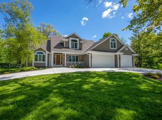 1023 Tarrant Dr, Fontana, WI 53125