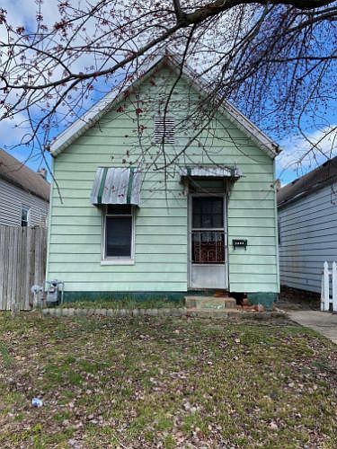 1st image of 2117 W Delaware St