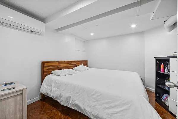 Rented by Aron Fried, LREB | media 31