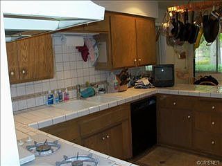 4th image of 4911 Winnetka Ave
