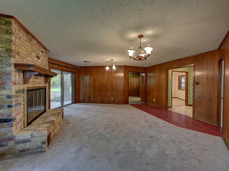 915 Farmers Rd — Photo 2