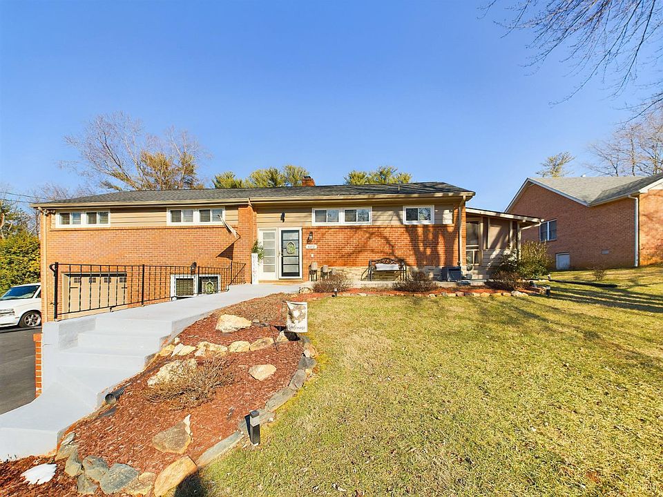1st image of 402 Greenwell Ct