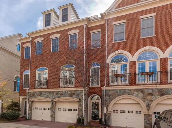 5139 Brawner Pl, Alexandria, VA 22304