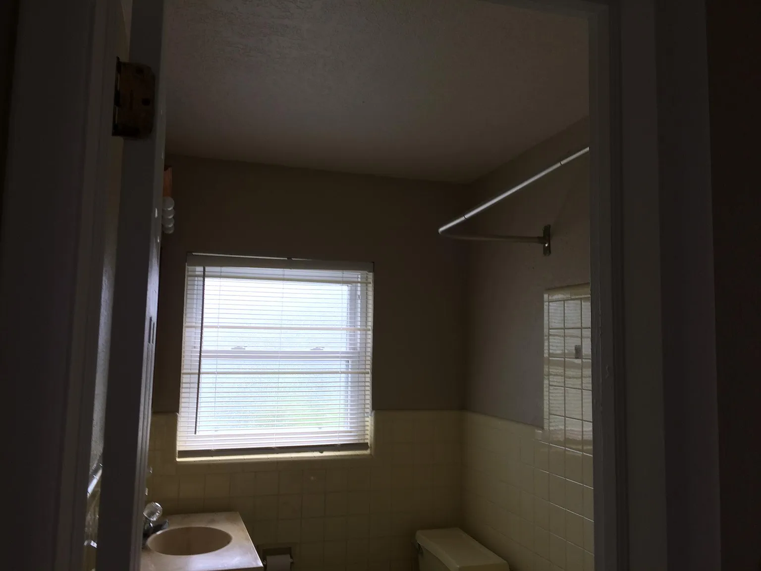3 bed, 1800 sqft, $2,100 — Photo 4