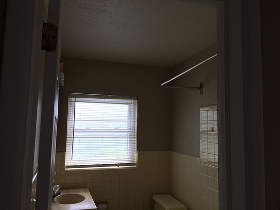 4th image of 315 Par Ave