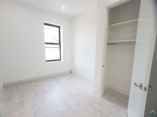 4th image of 220 Kosciuszko St APT 1C