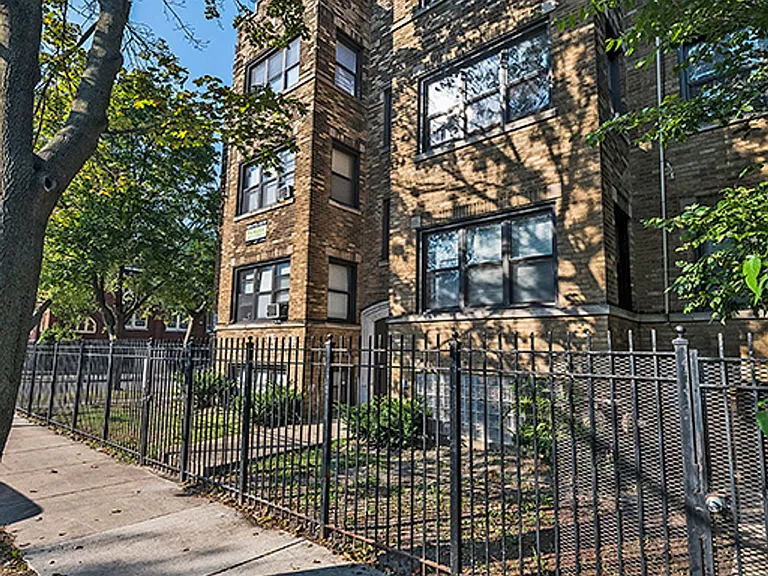 7754 S Loomis — Photo 11