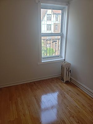 5th image of 538 Ovington Ave APT 6