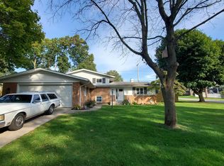 1616 N Bay Dr, Elkhart, IN 46514