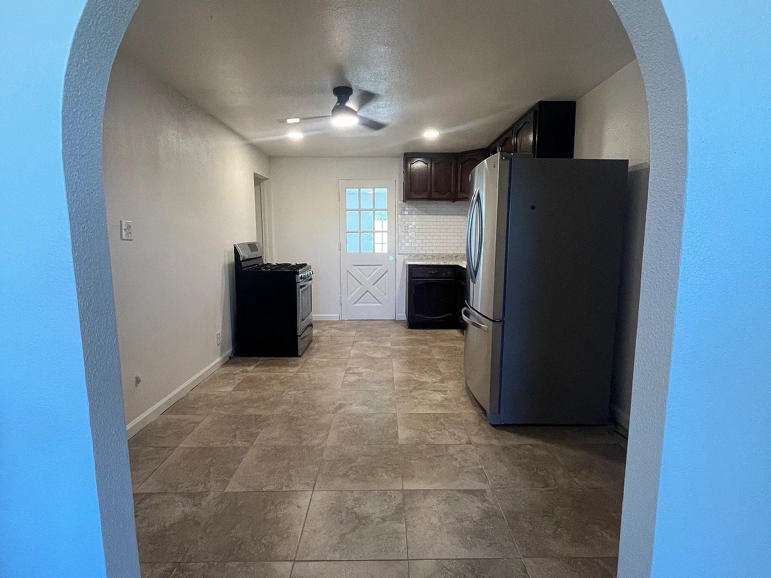 605 N D St — Photo 3