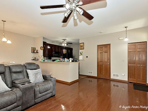 3rd image of 462 S Litchfield Dr