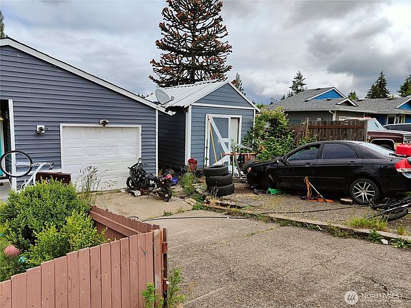 4th image of 203 St. Helens Way