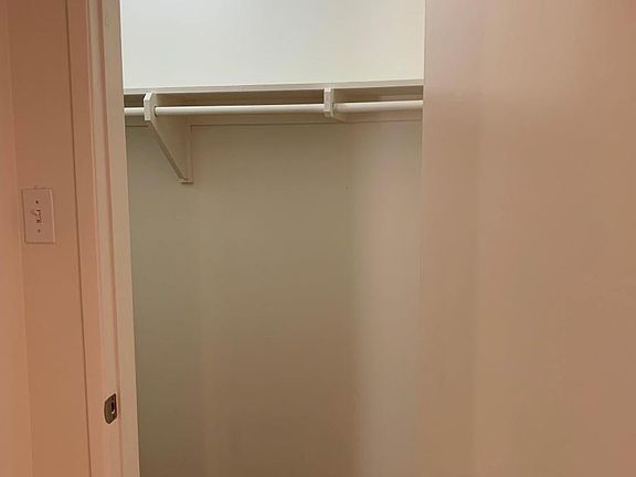 5th image of 1226 E 2nd St #1-1226-01