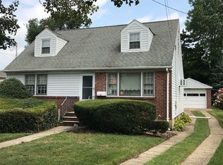 424 Burkhard Ave, Mineola, NY 11501