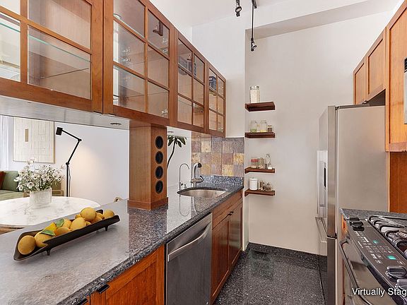 4th image of 250 S End Ave APT 2D