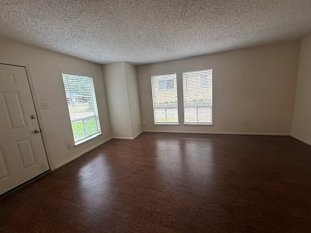 3 bed, 1250 sqft, $1,395 — Photo 3