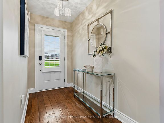 5th image of 8 Bigwood Cres