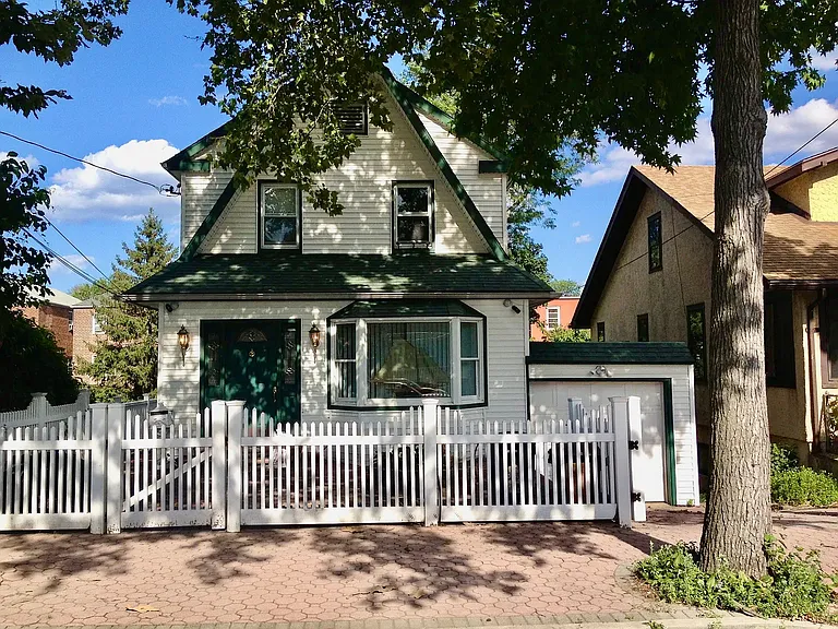 1522 Dwight Pl — Photo 12