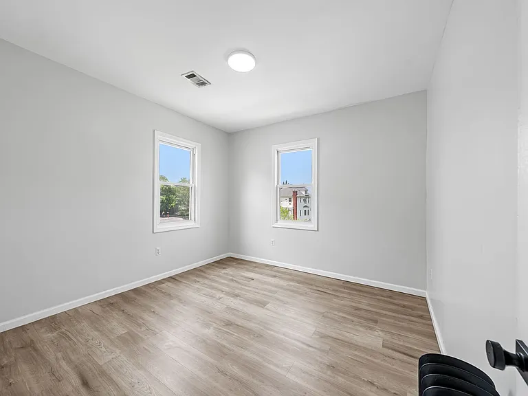 210 W Price St — Photo 10