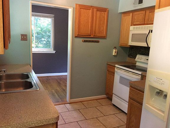 4th image of 7321 Woodley Pl