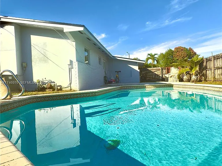 7672 Plantation Blvd — Photo 16
