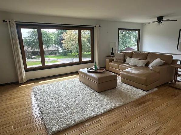 20 Willow Wood Dr, Excelsior, MN 55331