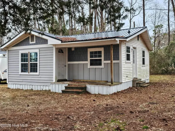 410 Devane St, Wallace, NC 28466