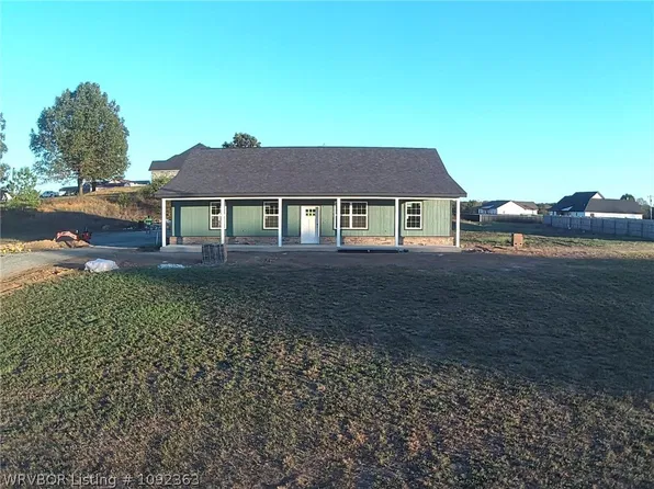 100 Ranch House Dr, Wister, OK 74966