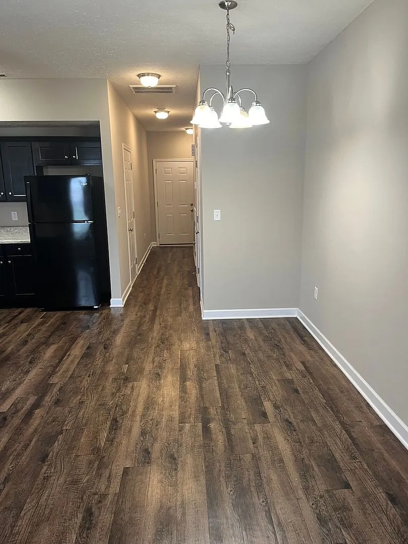 736 Village Creek Drive — Photo 4