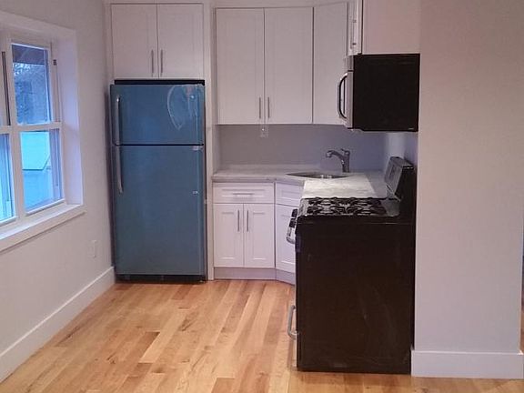 2nd image of 18932 Lewiston Avenue # Top Floor