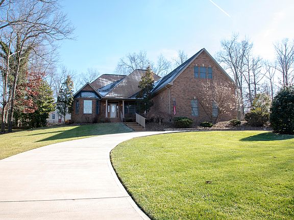2nd image of 511 Holiday Dr