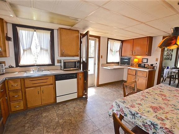 4th image of 644 Rolling Green Dr