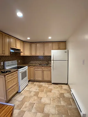 Rented by Avenues Real Estate | media 7