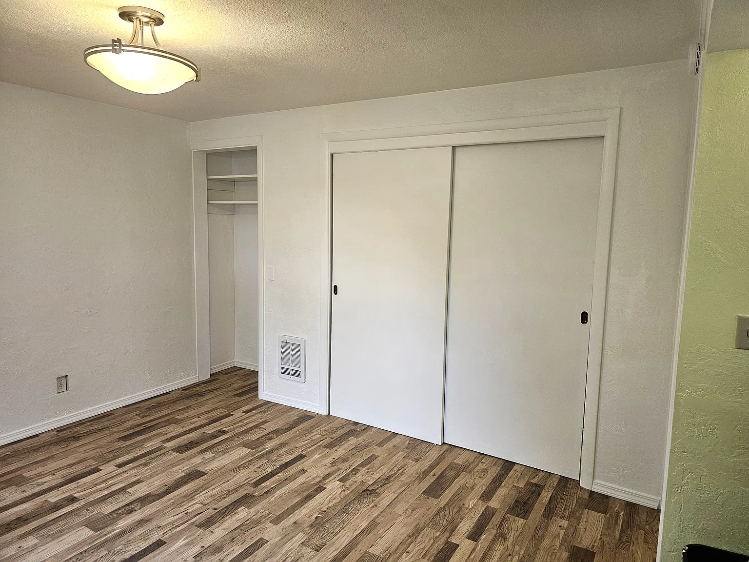Studio, 330 sqft, $945 — Photo 4