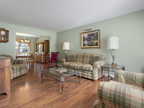 4th image of 672 White Oak Ln